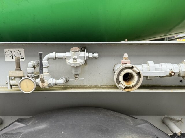 Liebherr Betonmischer Concrete Auflieger 10 m³ - Camion malaxeur: photos 4 Liebherr Betonmischer Concrete Auflieger 10 m³ - Camion malaxeur: photos 4