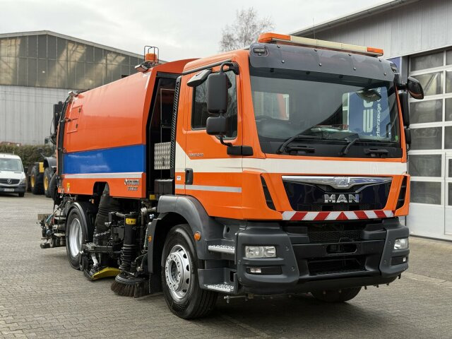 MAN TGM 18.340 Kehrmaschine FAUN VIAJET 6 HD 200 bar - Balayeuse de voirie: photos 1 MAN TGM 18.340 Kehrmaschine FAUN VIAJET 6 HD 200 bar - Balayeuse de voirie: photos 1