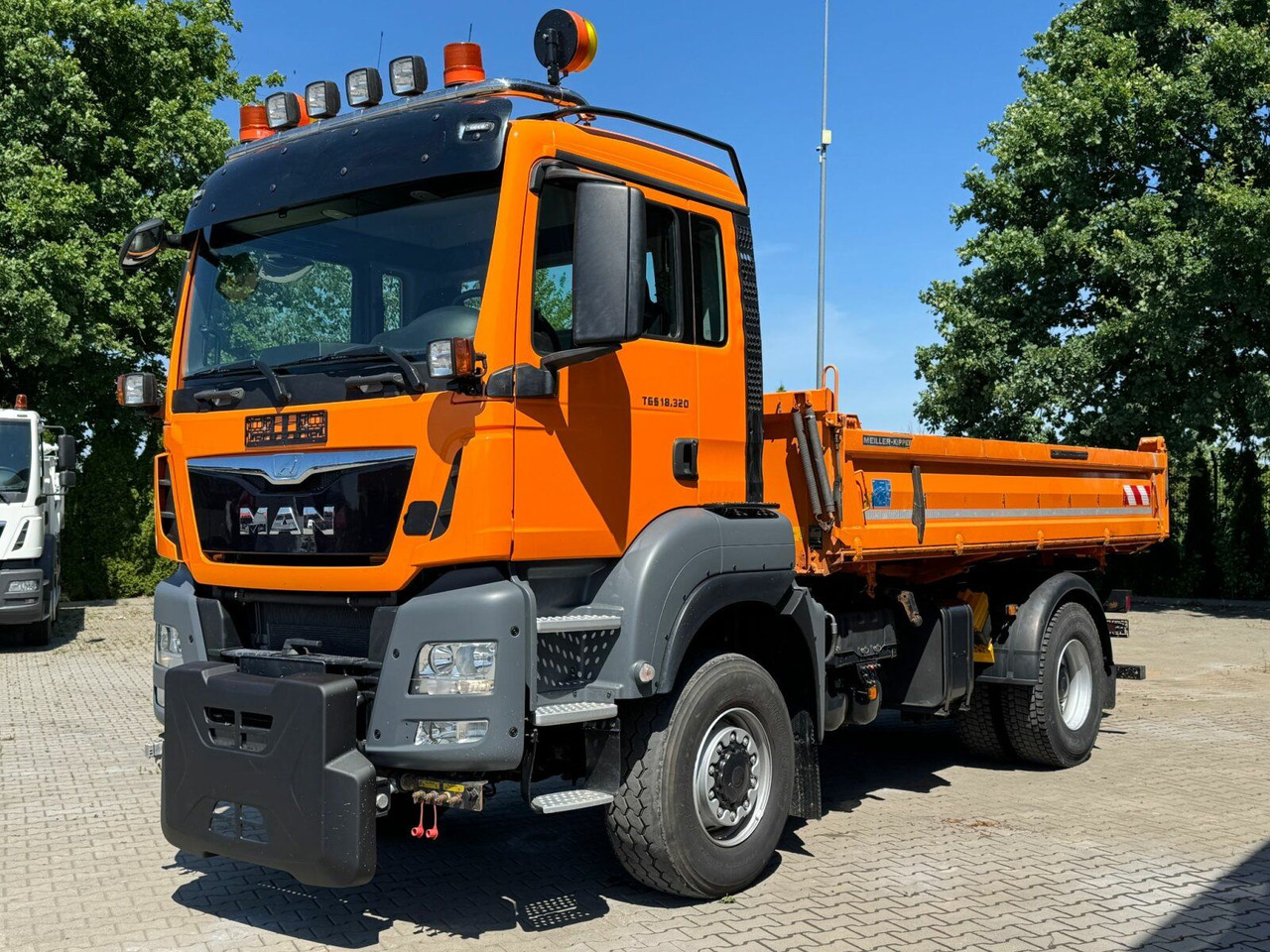 MAN TGS 18.320 4x4 BL Euro 6 Kipper + Winterdienst - Camion benne: photos 2 MAN TGS 18.320 4x4 BL Euro 6 Kipper + Winterdienst - Camion benne: photos 2