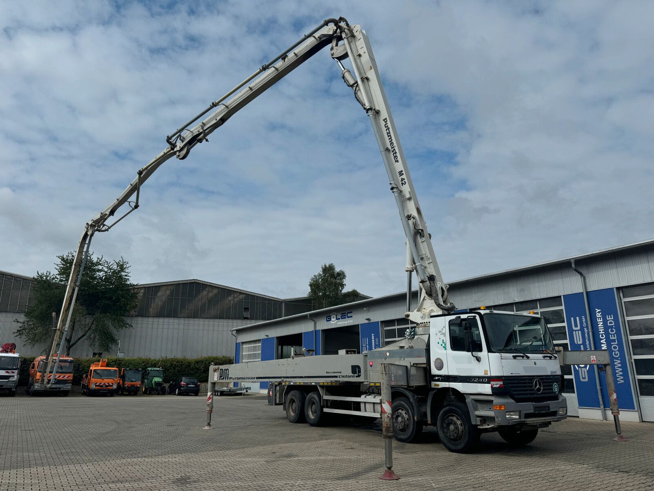 Mercedes-Benz ACTROS 3240 8x4 Betonpumpe PUTZMEISTER BSF 42 M - Camion pompe: photos 2 Mercedes-Benz ACTROS 3240 8x4 Betonpumpe PUTZMEISTER BSF 42 M - Camion pompe: photos 2