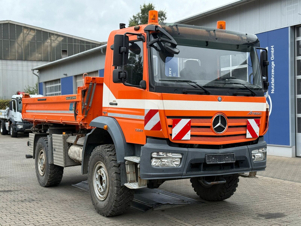 Mercedes-Benz AROCS 2536 6x2*4 Kipper Kran HIAB - Camion benne: photos 1 Mercedes-Benz AROCS 2536 6x2*4 Kipper Kran HIAB - Camion benne: photos 1