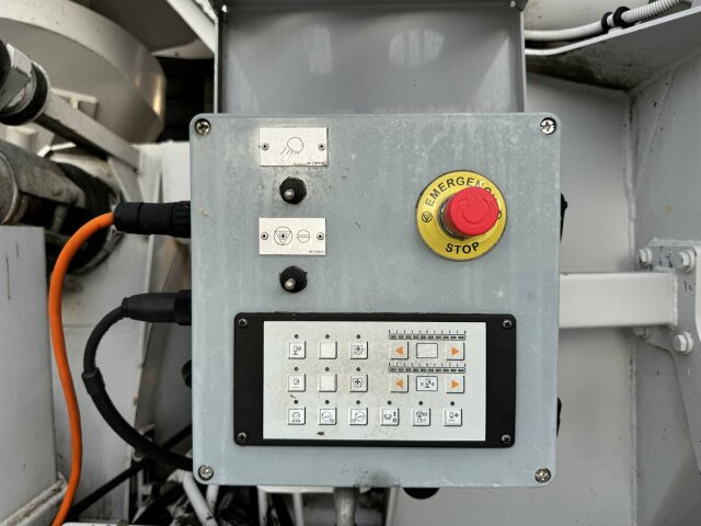 Mercedes-Benz AROCS 3243 8x4 Euro 6 Pumi Putzmeister TMM 24-3 - Camion pompe: photos 3 Mercedes-Benz AROCS 3243 8x4 Euro 6 Pumi Putzmeister TMM 24-3 - Camion pompe: photos 3