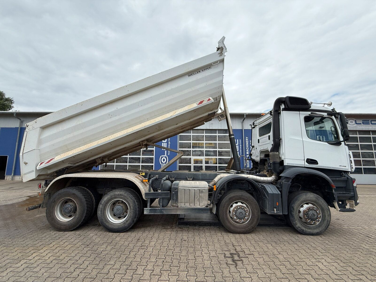 Mercedes-Benz AROCS 4145 8x8 Meiller Muldenkipper - Camion multibenne: photos 4 Mercedes-Benz AROCS 4145 8x8 Meiller Muldenkipper - Camion multibenne: photos 4