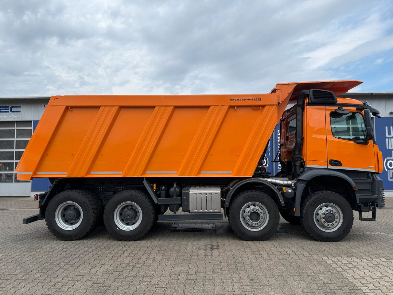 Mercedes-Benz AROCS 4851 8x6 Euro 6 Gesteinkipper MEILLER 25m³ - Camion benne: photos 2 Mercedes-Benz AROCS 4851 8x6 Euro 6 Gesteinkipper MEILLER 25m³ - Camion benne: photos 2