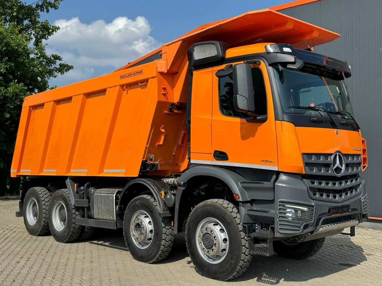 Mercedes-Benz AROCS 4851 8x6 Euro 6 Gesteinkipper MEILLER 25m³ - Camion benne: photos 1 Mercedes-Benz AROCS 4851 8x6 Euro 6 Gesteinkipper MEILLER 25m³ - Camion benne: photos 1