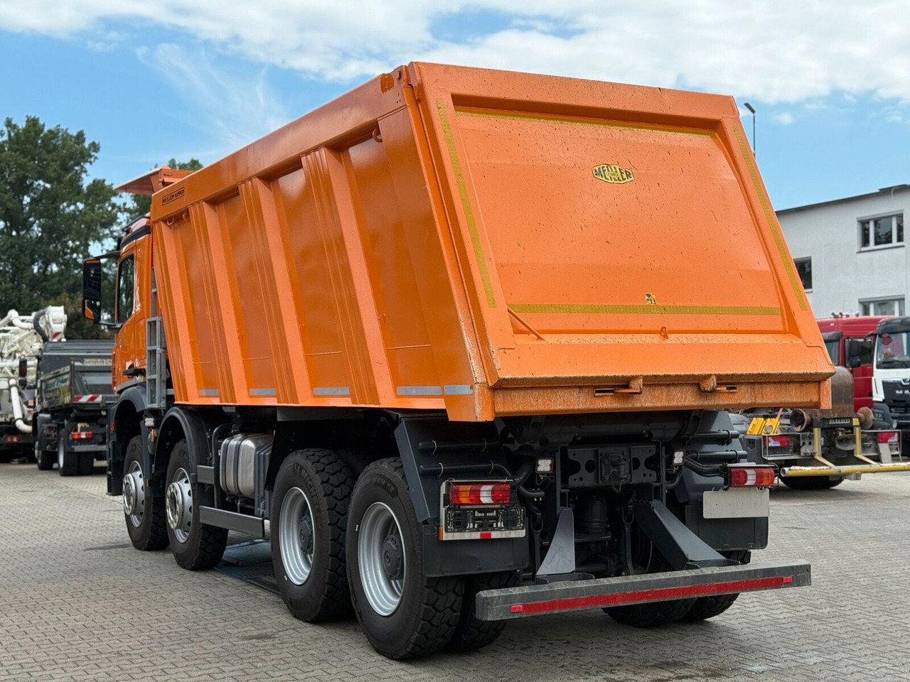 Mercedes-Benz AROCS 4851 8x6 Euro 6 Gesteinkipper MEILLER 25m³ - Camion benne: photos 5 Mercedes-Benz AROCS 4851 8x6 Euro 6 Gesteinkipper MEILLER 25m³ - Camion benne: photos 5