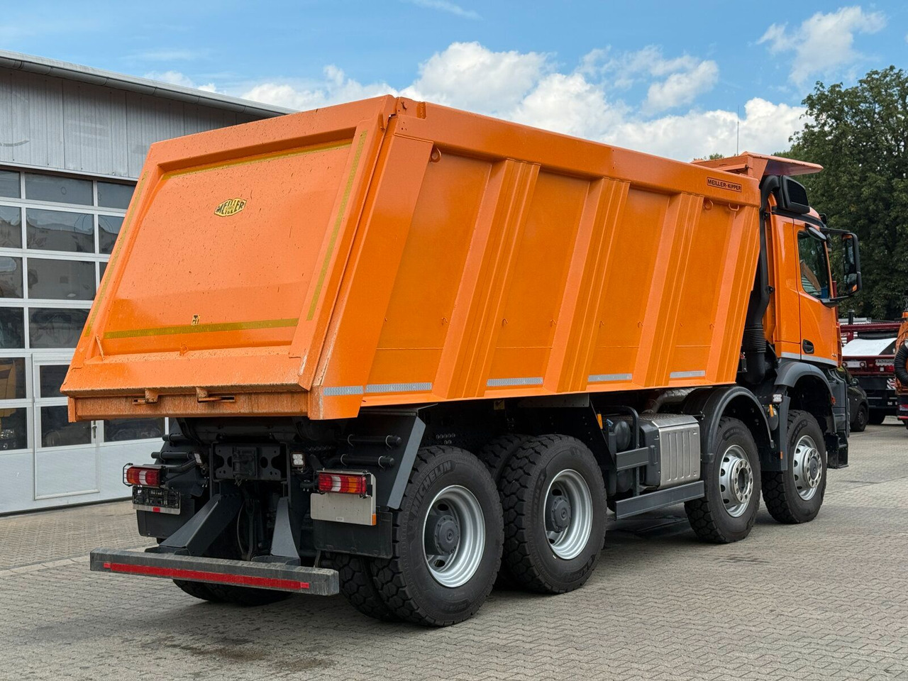 Mercedes-Benz AROCS 4851 8x6 Euro 6 Gesteinkipper MEILLER 25m³ - Camion benne: photos 3 Mercedes-Benz AROCS 4851 8x6 Euro 6 Gesteinkipper MEILLER 25m³ - Camion benne: photos 3