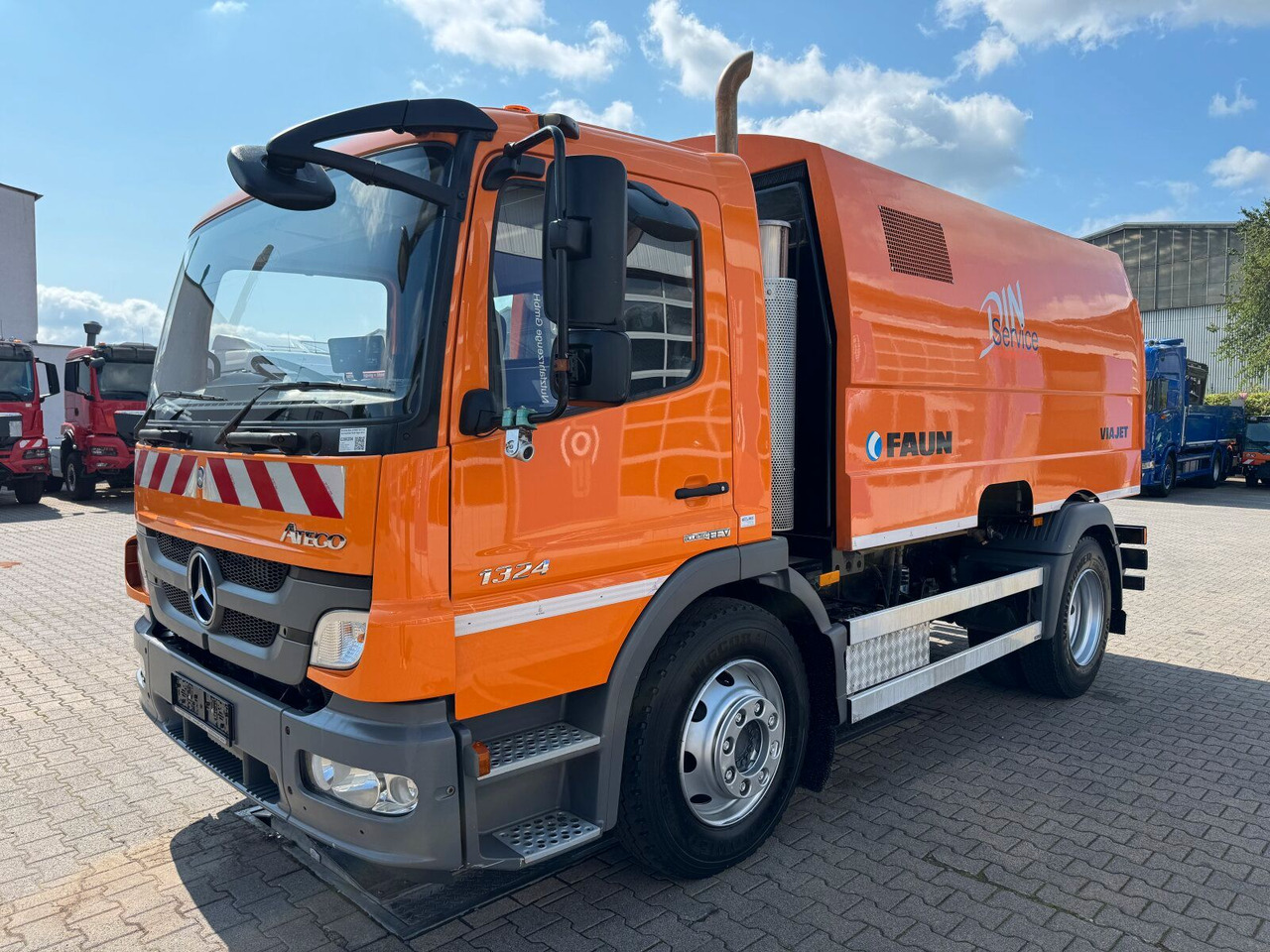 Mercedes-Benz ATEGO 1324 4x2 Kehrmaschine FAUN Viajet 6R/H - Balayeuse de voirie: photos 2 Mercedes-Benz ATEGO 1324 4x2 Kehrmaschine FAUN Viajet 6R/H - Balayeuse de voirie: photos 2