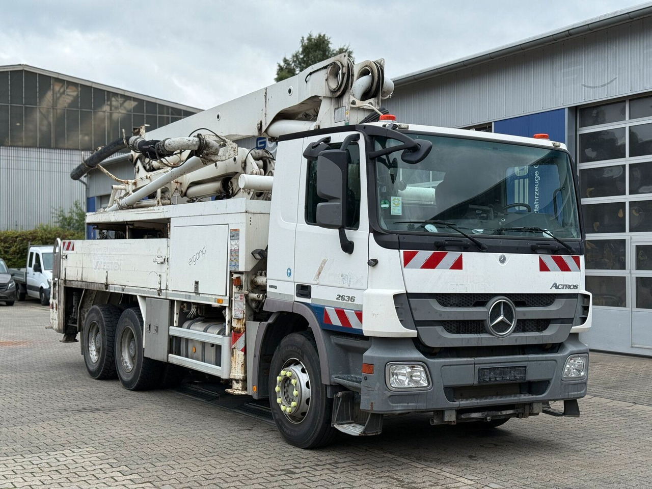 Mercedes-Benz Actros 2636 6x4 Betonpumpe Putzmeister 24-4 16H - Camion pompe: photos 1 Mercedes-Benz Actros 2636 6x4 Betonpumpe Putzmeister 24-4 16H - Camion pompe: photos 1
