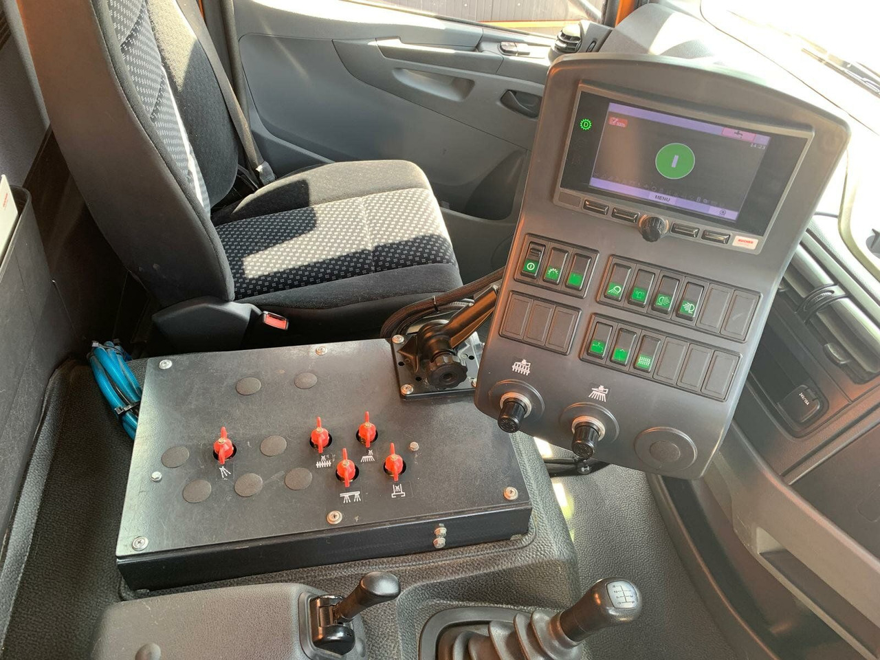Balayeuse de voirie Mercedes-Benz Atego Kehrmaschine BUCHER CITYFANT 5000: photos 30