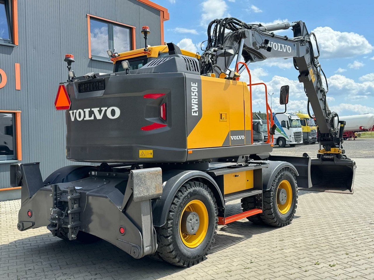 Volvo EWR150E Mobilbagger mit ROTATOR ENCONG EC319 - Pelle sur pneus: photos 5 Volvo EWR150E Mobilbagger mit ROTATOR ENCONG EC319 - Pelle sur pneus: photos 5