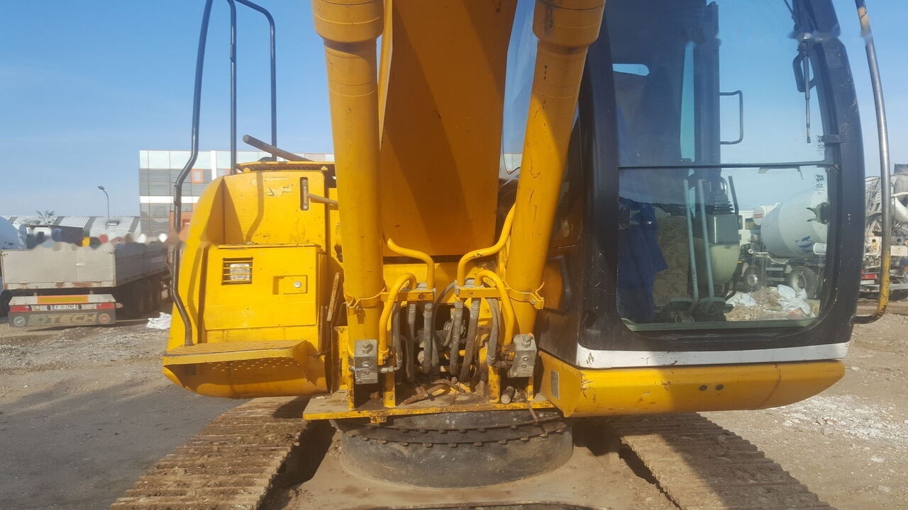 JCB JS 180 - Pelle sur chenille: photos 5 JCB JS 180 - Pelle sur chenille: photos 5