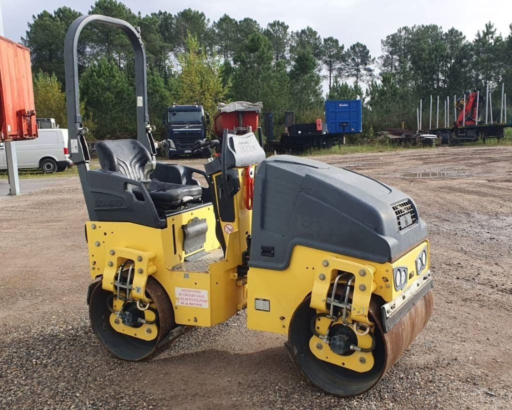 Bomag BW 100 AD M-5 - Rouleau compresseur: photos 1 Bomag BW 100 AD M-5 - Rouleau compresseur: photos 1