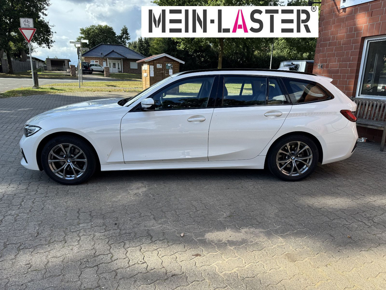 BMW 320 d xDrive touring Sport Line shadow AHK - Voiture break: photos 4 BMW 320 d xDrive touring Sport Line shadow AHK - Voiture break: photos 4