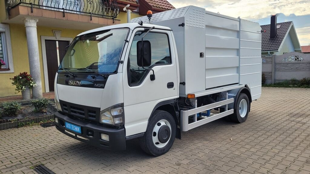 Isuzu NQR75 Container washer laveuse lavacassonetti myjka - Benne à ordures ménagères: photos 4 Isuzu NQR75 Container washer laveuse lavacassonetti myjka - Benne à ordures ménagères: photos 4
