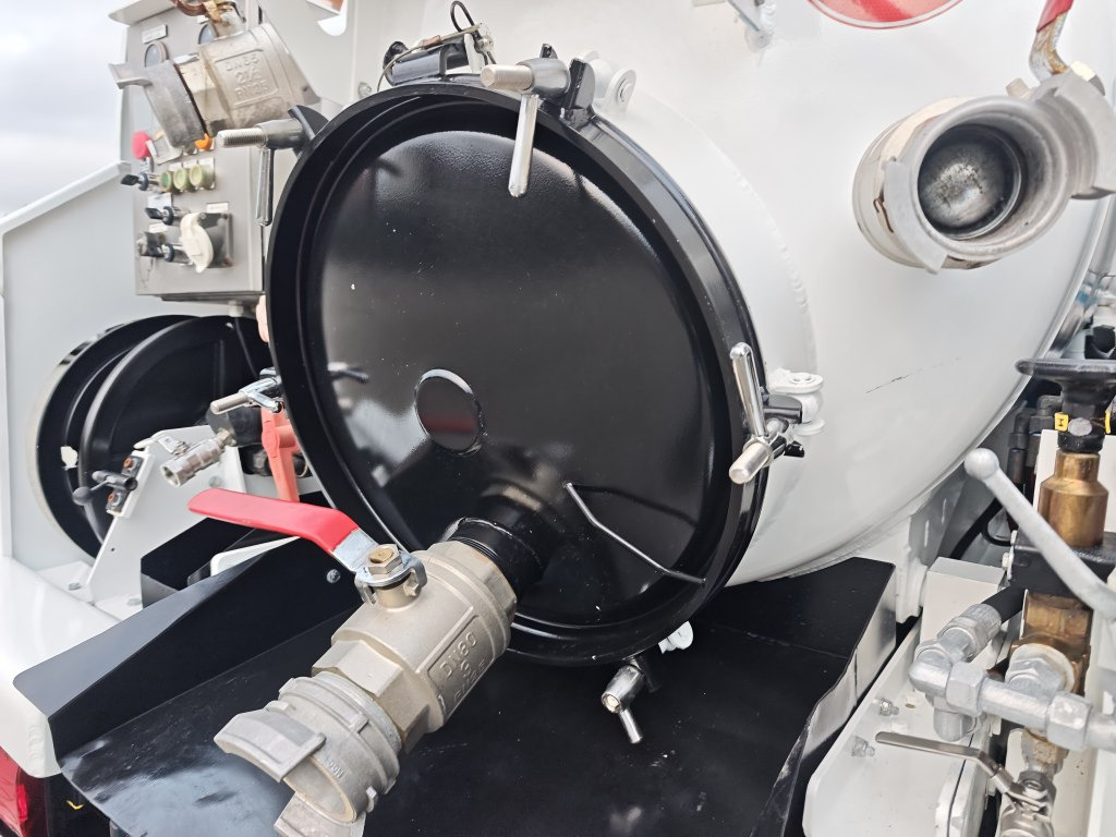 Camion hydrocureur Land Rover Defender VAACUM truck canalisation cleaner: photos 48 Camion hydrocureur Land Rover Defender VAACUM truck canalisation cleaner: photos 48