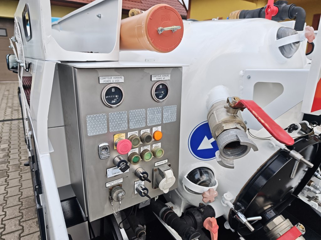 Camion hydrocureur Land Rover Defender VAACUM truck canalisation cleaner: photos 35 Camion hydrocureur Land Rover Defender VAACUM truck canalisation cleaner: photos 35