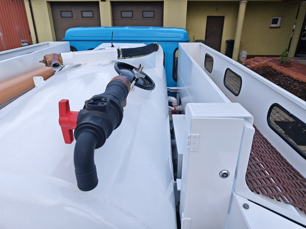 Camion hydrocureur Land Rover Defender VAACUM truck canalisation cleaner: photos 43 Camion hydrocureur Land Rover Defender VAACUM truck canalisation cleaner: photos 43