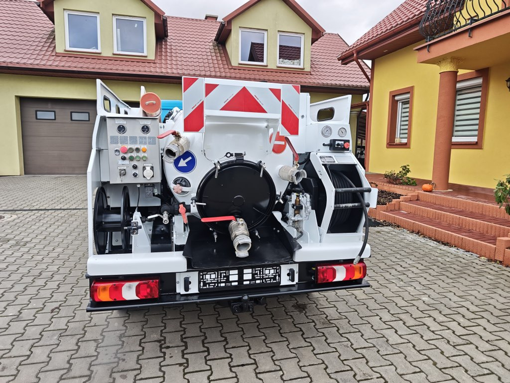 Camion hydrocureur Land Rover Defender VAACUM truck canalisation cleaner: photos 6 Camion hydrocureur Land Rover Defender VAACUM truck canalisation cleaner: photos 6