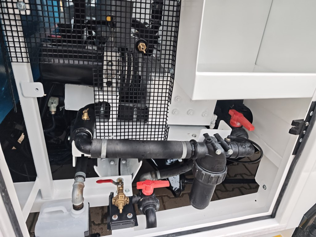 Camion hydrocureur Land Rover Defender VAACUM truck canalisation cleaner: photos 25 Camion hydrocureur Land Rover Defender VAACUM truck canalisation cleaner: photos 25