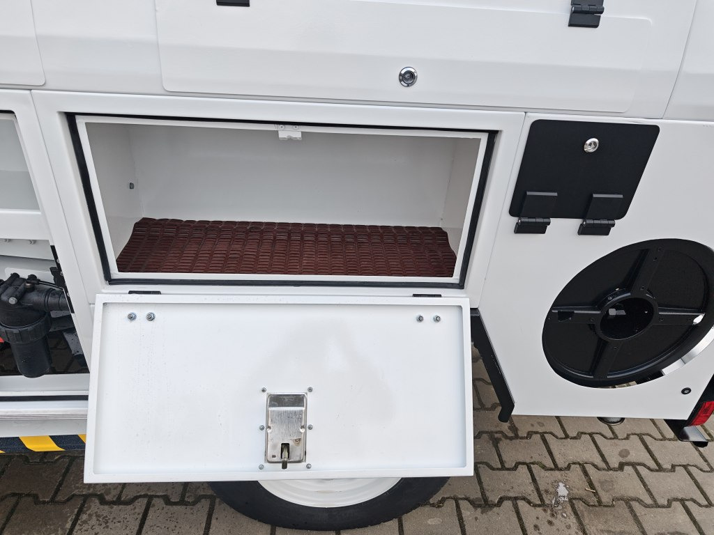 Camion hydrocureur Land Rover Defender VAACUM truck canalisation cleaner: photos 30 Camion hydrocureur Land Rover Defender VAACUM truck canalisation cleaner: photos 30