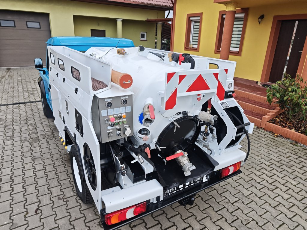 Camion hydrocureur Land Rover Defender VAACUM truck canalisation cleaner: photos 9 Camion hydrocureur Land Rover Defender VAACUM truck canalisation cleaner: photos 9