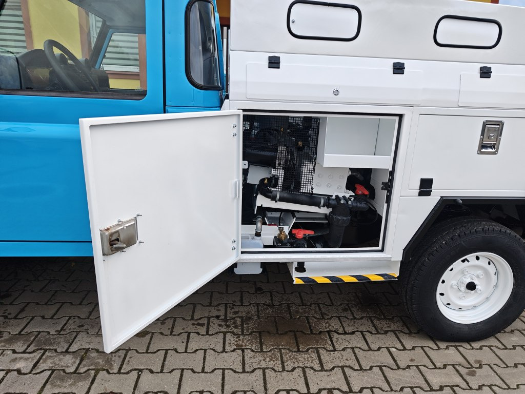 Camion hydrocureur Land Rover Defender VAACUM truck canalisation cleaner: photos 23 Camion hydrocureur Land Rover Defender VAACUM truck canalisation cleaner: photos 23