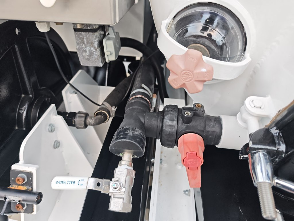 Camion hydrocureur Land Rover Defender VAACUM truck canalisation cleaner: photos 49 Camion hydrocureur Land Rover Defender VAACUM truck canalisation cleaner: photos 49