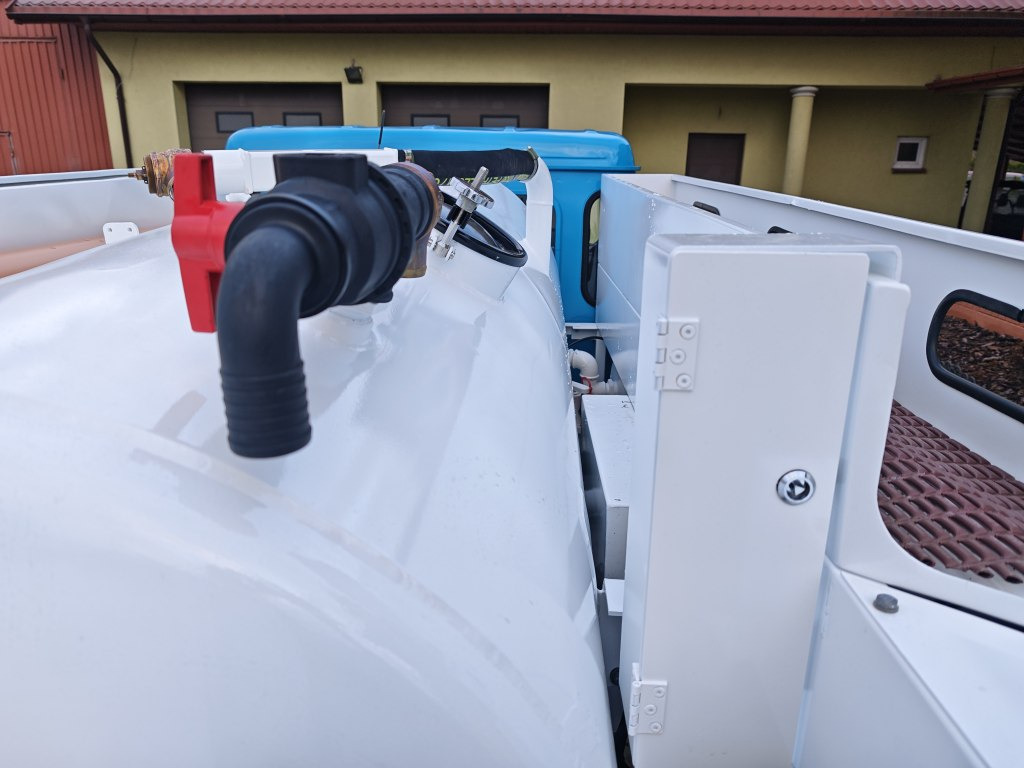 Camion hydrocureur Land Rover Defender VAACUM truck canalisation cleaner: photos 42 Camion hydrocureur Land Rover Defender VAACUM truck canalisation cleaner: photos 42