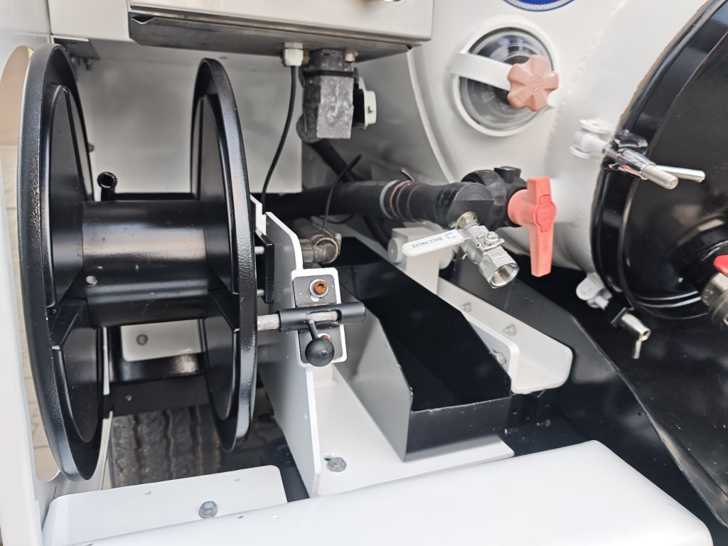 Camion hydrocureur Land Rover Defender VAACUM truck canalisation cleaner: photos 50 Camion hydrocureur Land Rover Defender VAACUM truck canalisation cleaner: photos 50