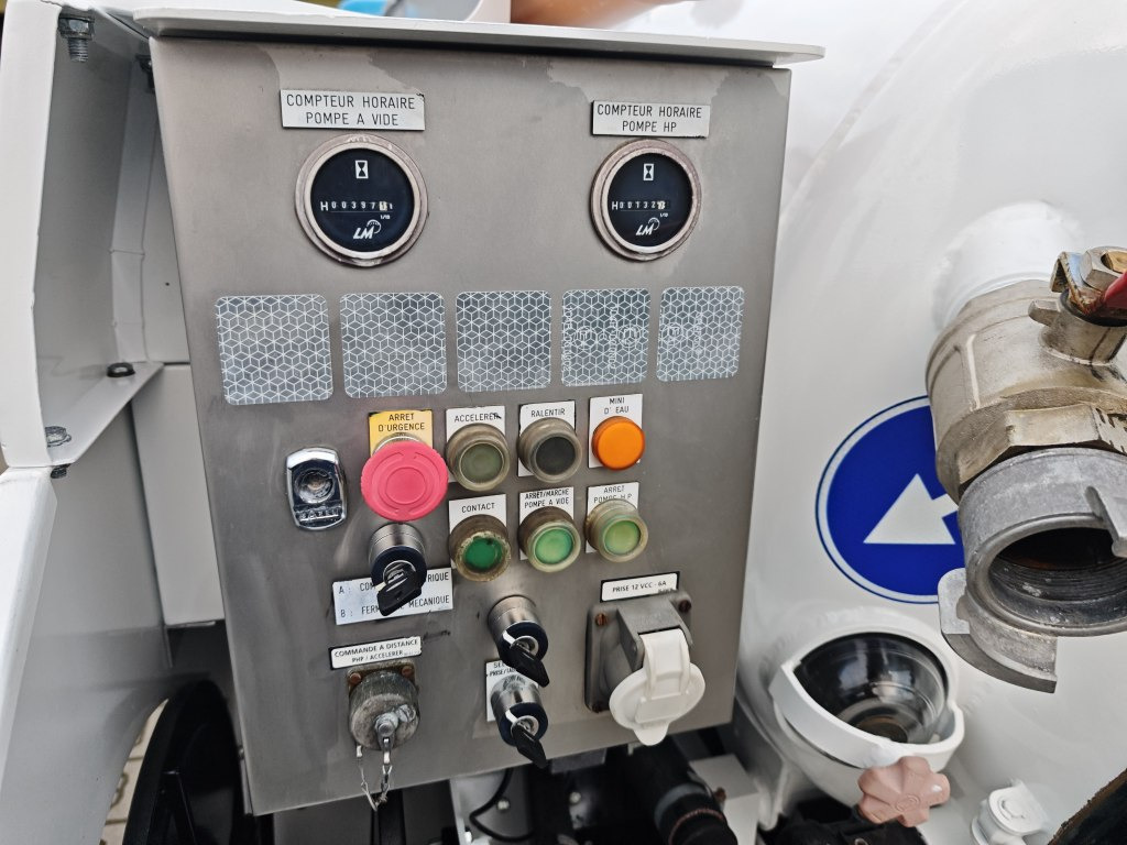 Camion hydrocureur Land Rover Defender VAACUM truck canalisation cleaner: photos 36 Camion hydrocureur Land Rover Defender VAACUM truck canalisation cleaner: photos 36