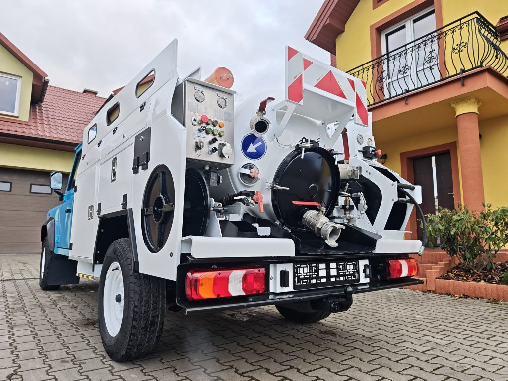 Camion hydrocureur Land Rover Defender VAACUM truck canalisation cleaner: photos 10 Camion hydrocureur Land Rover Defender VAACUM truck canalisation cleaner: photos 10