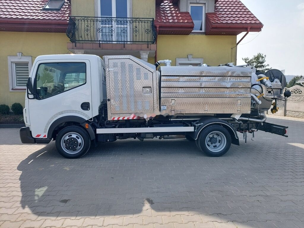 Renault Maxity Cappellotto INOX Low garage hydro combi - Camion hydrocureur: photos 1 Renault Maxity Cappellotto INOX Low garage hydro combi - Camion hydrocureur: photos 1