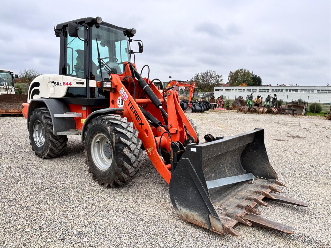 TEREX TL 100 - Chargeuse sur pneus: photos 2 TEREX TL 100 - Chargeuse sur pneus: photos 2