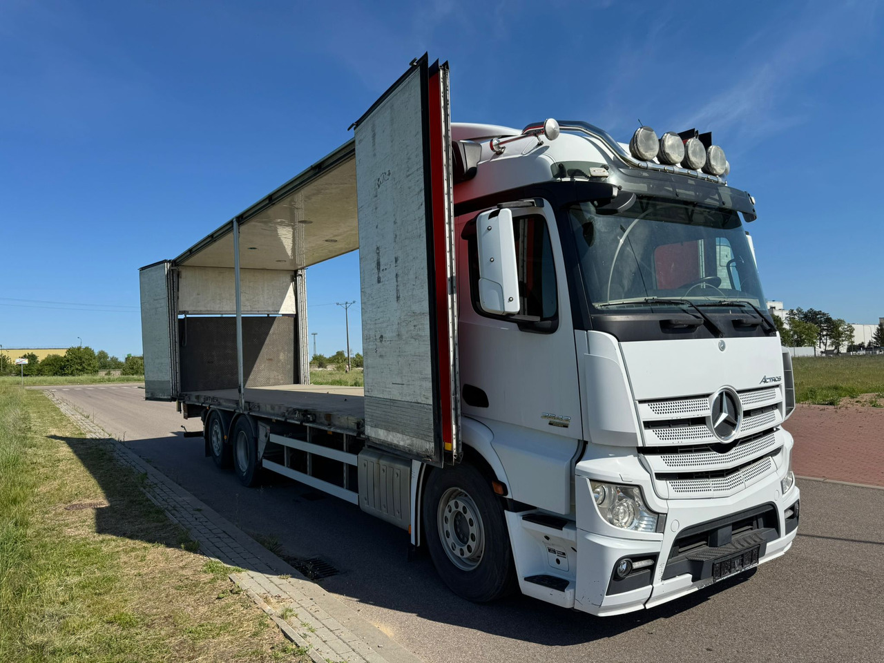 MERCEDES-BENZ ACTROS 2542 - Camion fourgon: photos 3 MERCEDES-BENZ ACTROS 2542 - Camion fourgon: photos 3