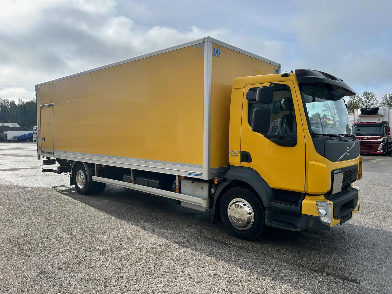 VOLVO FL250 - Camion fourgon: photos 1 VOLVO FL250 - Camion fourgon: photos 1