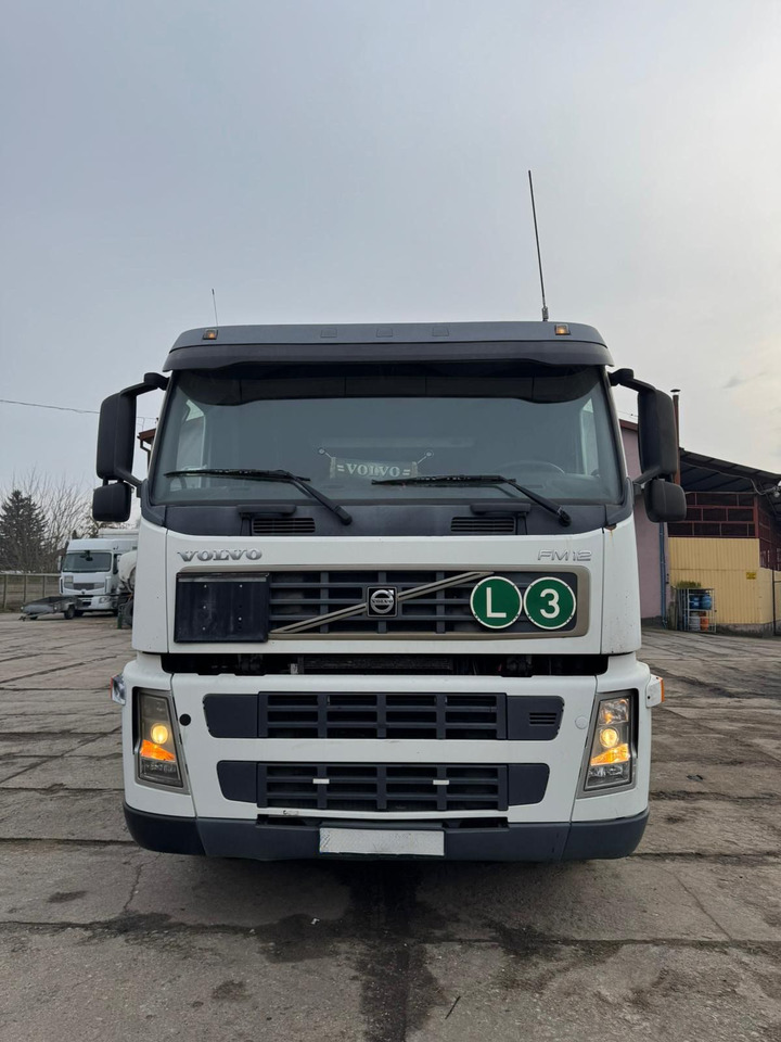 VOLVO FM12.380 - Camion citerne: photos 2 VOLVO FM12.380 - Camion citerne: photos 2