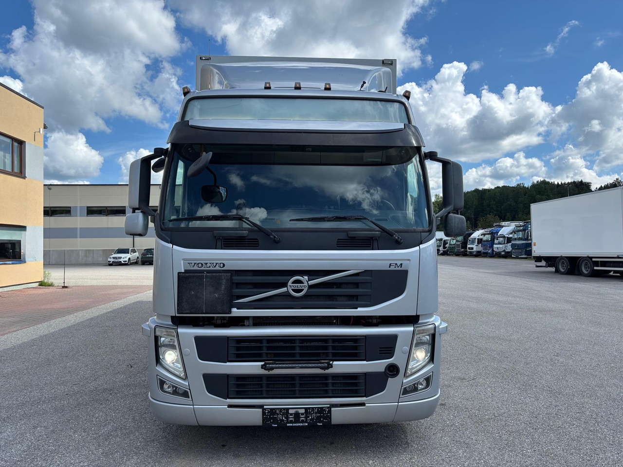 VOLVO FM330 - Camion fourgon: photos 2 VOLVO FM330 - Camion fourgon: photos 2