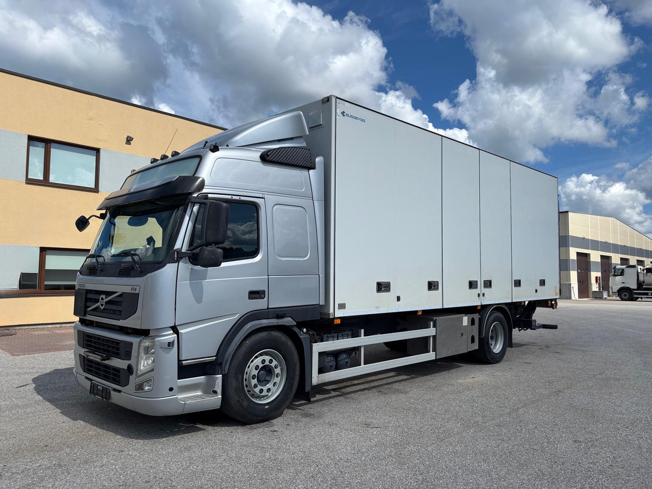 VOLVO FM330 - Camion fourgon: photos 3 VOLVO FM330 - Camion fourgon: photos 3