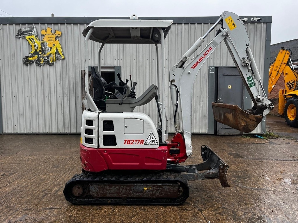 Takeuchi TB 217 R - Mini pelle: photos 1 Takeuchi TB 217 R - Mini pelle: photos 1