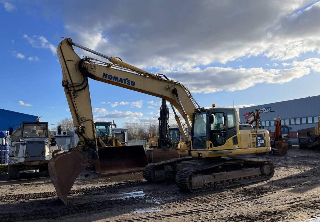 Komatsu PC 240LC-8 Hammerlines Klima 2 buckets - Pelle sur chenille: photos 3 Komatsu PC 240LC-8 Hammerlines Klima 2 buckets - Pelle sur chenille: photos 3