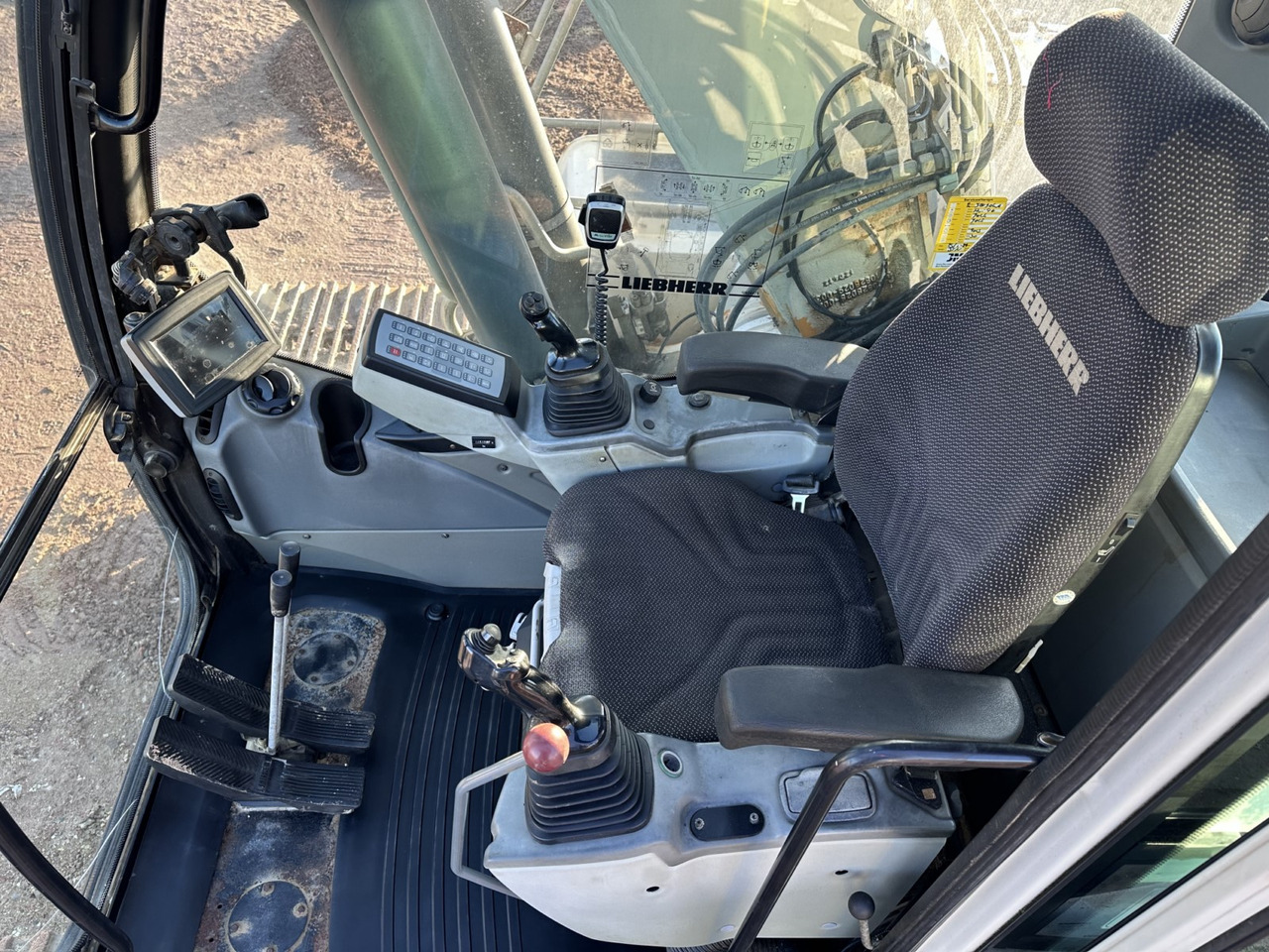 LIEBHERR R 924 LC Top Zustand !!! Kein 914- 916- 920- 926 - Pelle sur chenille: photos 4 LIEBHERR R 924 LC Top Zustand !!! Kein 914- 916- 920- 926 - Pelle sur chenille: photos 4
