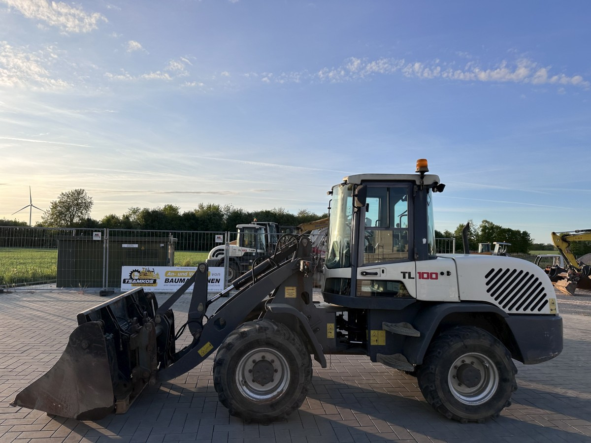 TEREX TL 100 - 30 Km/h Schaufel + Palettengabel Top ! - Chargeuse sur pneus: photos 1 TEREX TL 100 - 30 Km/h Schaufel + Palettengabel Top ! - Chargeuse sur pneus: photos 1