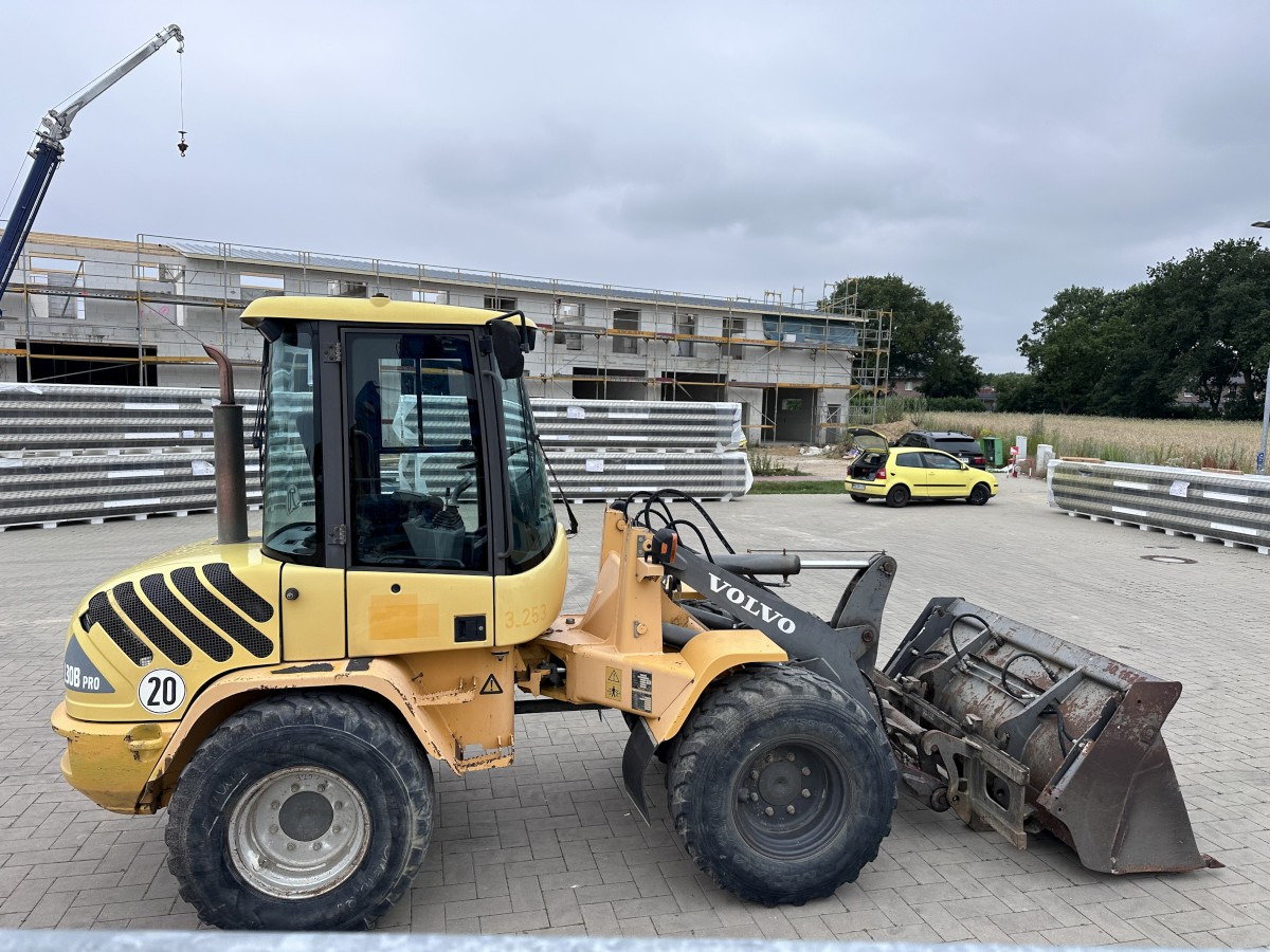 VOLVO L 30 B PRO 3er Kreis Klappschaufel+Palettengabel - Chargeuse sur pneus: photos 2 VOLVO L 30 B PRO 3er Kreis Klappschaufel+Palettengabel - Chargeuse sur pneus: photos 2