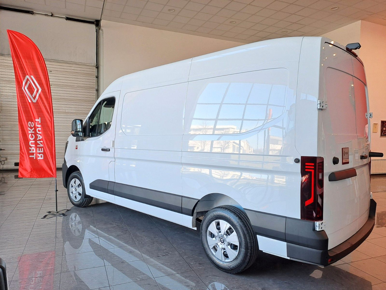 Renault Master L2H2 150 - NAV Klimaaut. Holzb. 270° - Fourgon utilitaire: photos 5 Renault Master L2H2 150 - NAV Klimaaut. Holzb. 270° - Fourgon utilitaire: photos 5
