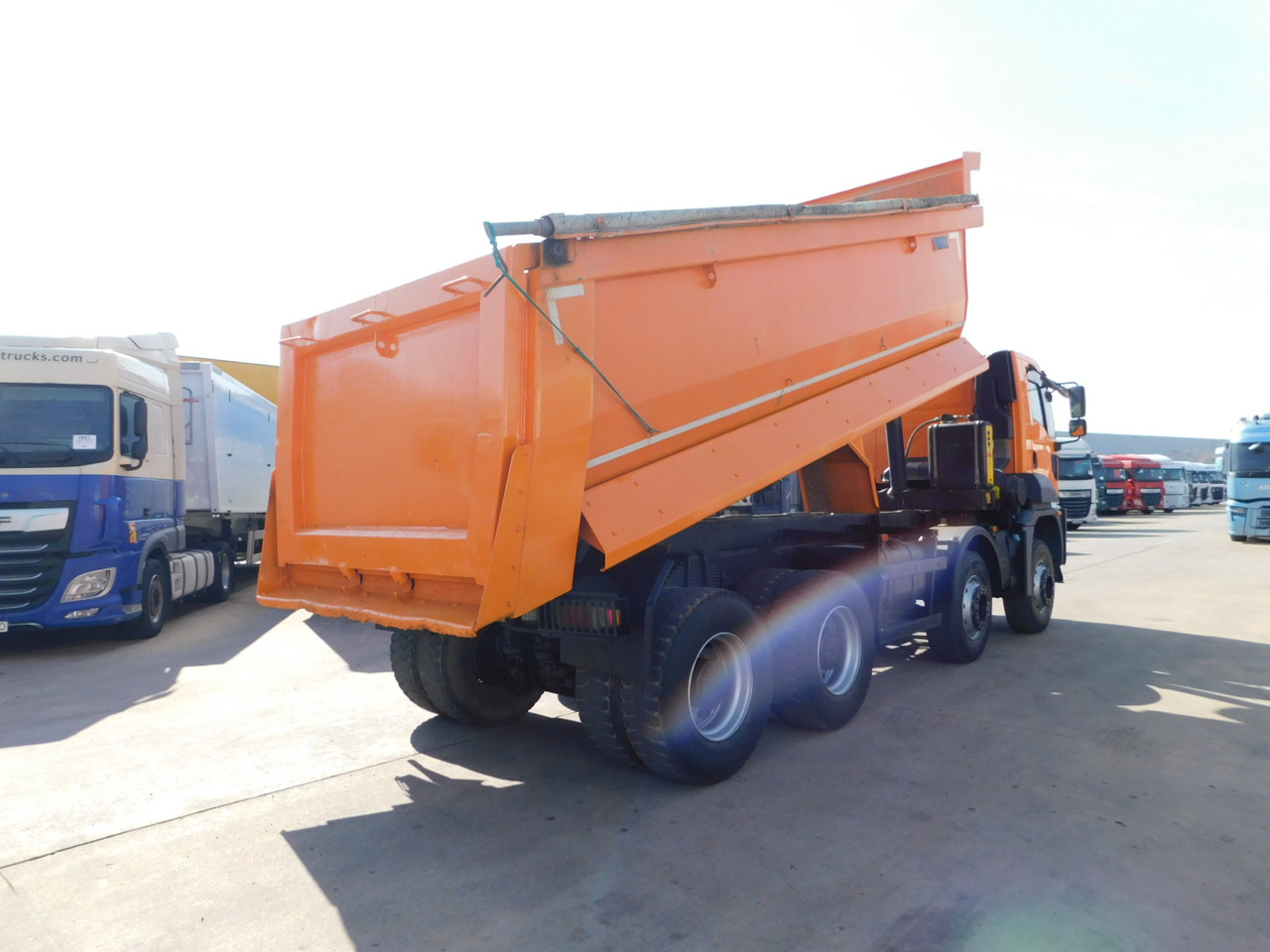 Ford 4142d 8x4 dcab e6 16s2230 - Camion benne: photos 3 Ford 4142d 8x4 dcab e6 16s2230 - Camion benne: photos 3