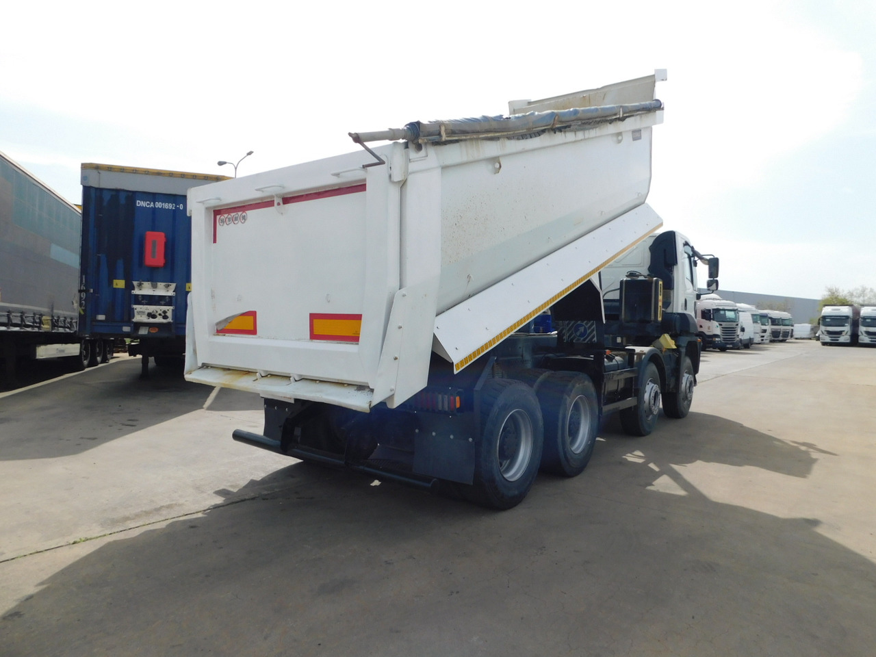 Ford 4142d 8x4 dcab e6 16s2230 - Camion benne: photos 3 Ford 4142d 8x4 dcab e6 16s2230 - Camion benne: photos 3