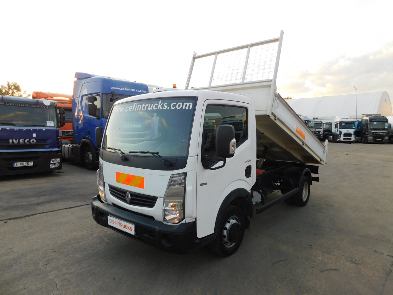 Renault Maxity - Camion benne: photos 1 Renault Maxity - Camion benne: photos 1