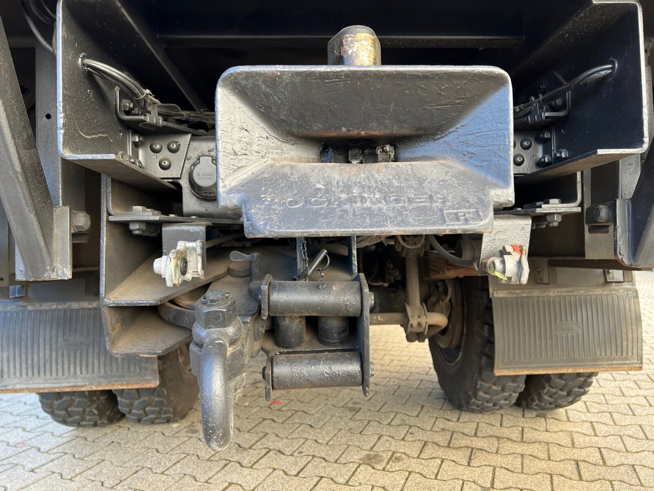 120-23 AW 4x4 Doka 120-23 AW 4x4 Doka, V8-Motor, Gerätewagen, Seilwinde - Camion plateau: photos 2 120-23 AW 4x4 Doka 120-23 AW 4x4 Doka, V8-Motor, Gerätewagen, Seilwinde - Camion plateau: photos 2