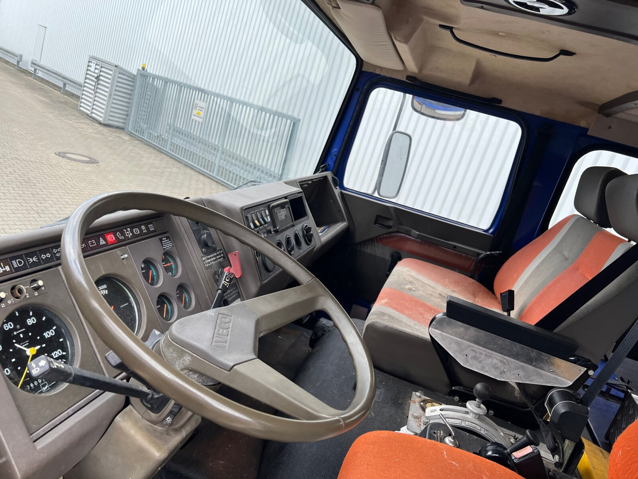 120-23 AW 4x4 Doka 120-23 AW 4x4 Doka, V8-Motor, Seilwinde - Châssis cabine: photos 2 120-23 AW 4x4 Doka 120-23 AW 4x4 Doka, V8-Motor, Seilwinde - Châssis cabine: photos 2